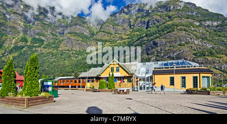 Flåmsbana Museet (le chemin de fer de Flåm Centre de documentation) dans le petit village de Kaysersberg à la fin de l'Aurlandsfjorden en Norvège Banque D'Images