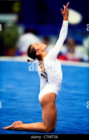 Dominique Moceanu (USA) qui participent à l'acquisition de 1998 jeux. Banque D'Images