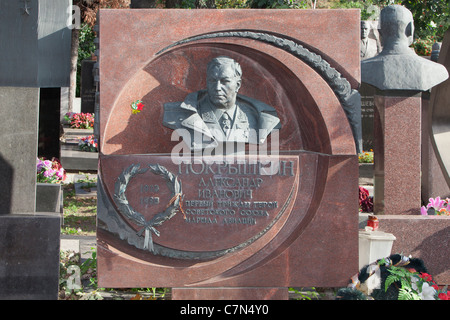 Tombe de la Seconde Guerre mondiale soviétique Alexandre Pokryshkin Ace au cimetière Novodievitchi à Moscou, Russie Banque D'Images