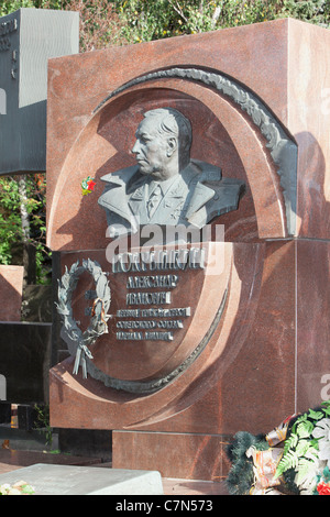 Tombe de la Seconde Guerre mondiale soviétique Alexandre Pokryshkin Ace au cimetière Novodievitchi à Moscou, Russie Banque D'Images