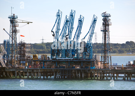 Navire-citerne vide d'accostage au port de Fawley Esso. Banque D'Images