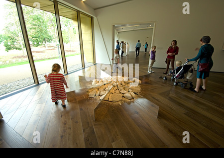 Un déplacement miroir craie de Robert Smithson à l'ouverture de Firstsite Arts Centre à Colchester Banque D'Images