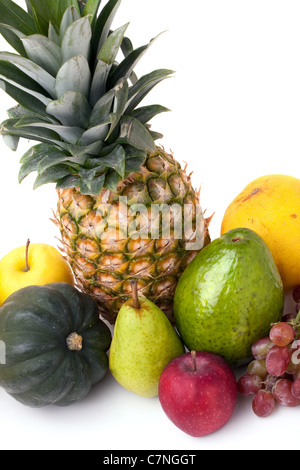 Un groupe des fruits et légumes frais isolated over white. Banque D'Images