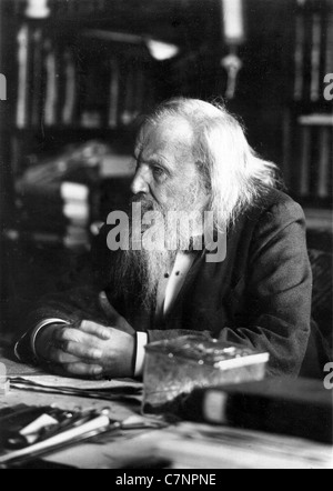 DMITRI Mendeleev (1834-1907) chimiste russe qui a produit le premier tableau périodique des éléments, vu ici en 1897 Banque D'Images