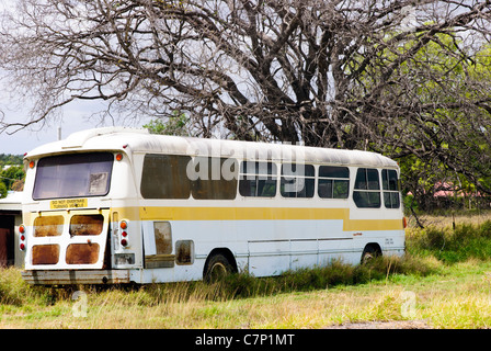 Vieux bus dans la région de Charters Towers, Queensland, Australie Banque D'Images