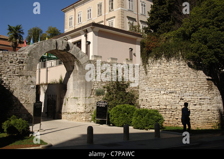 La Croatie. Pula. Murs romains. Banque D'Images