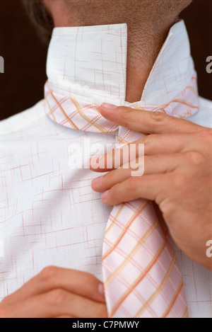 Close up of businessman adjusting tie Banque D'Images