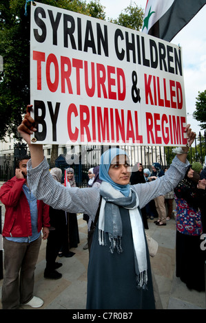 Protestant contre les Syriens pour un changement de régime à Downing Street Centre de Londres Septembre 2011 Banque D'Images