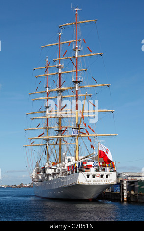 L'un des plus grands navires de formation de voile dans le monde entier, les Polonais Dar Mlodziezy amarrés sur une visite à Copenhague, Danemark Banque D'Images