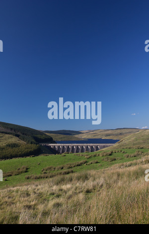 Nant y moch réservoir et barrage. Nant y moch alimente le système de génération hydro-électrique Statkraft au MCG de Rheidol Mid Wales Banque D'Images