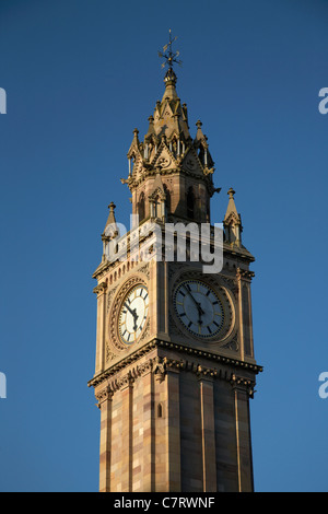 L'Albert Memorial Clock Tower dans le Queens Square, Belfast, Irlande du Nord, Royaume-Uni. Banque D'Images