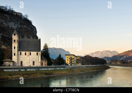 L'Italie, Trentin-Haut-Adige, Trento, rivière Adige Banque D'Images