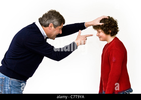 Père et fils discutant Banque D'Images