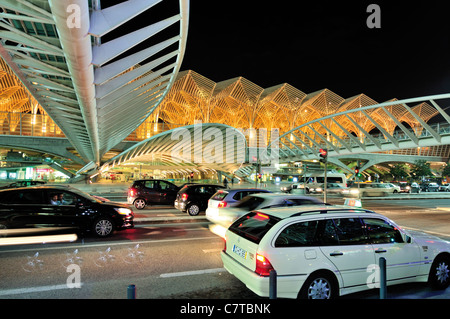 Portugal, Lisbonne : lumineux nocturne garé Gare do Oriente Banque D'Images