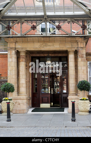 L'arrière et souvent utilisé Melcombe Place entrée de l'Hotel Landmark dans Marylebone. Banque D'Images