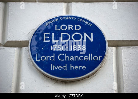 Le london county council blue plaque marquant un accueil de deux fois grand chancelier, lord Eldon, Bedford Square, Londres, Angleterre Banque D'Images