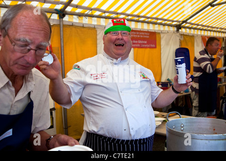 Gareth Johns l'Aberaeron Wynnstay Festival des fruits de mer de la Baie de Cardigan West Wales UK Banque D'Images