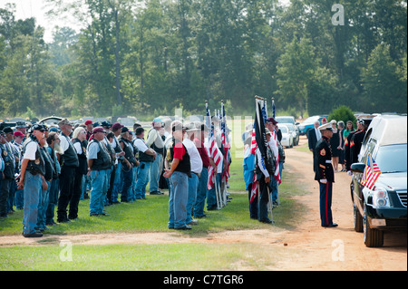 Patriot Guard Riders assister aux funérailles du Caporal Marine tombé Travis M Nelson qui a été tué en Afghanistan Banque D'Images