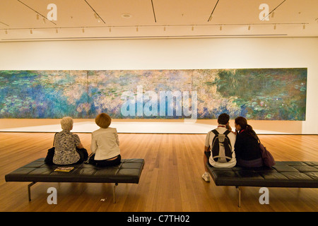 USA, New York, New York, Manhattan, Museum of Modern Art, MOMA, la peinture de Claude Monet Banque D'Images