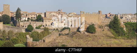 Vue panoramique de Tuscania, Italie. Banque D'Images