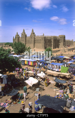 Mali, Djenné, la grande mosquée et le marché Banque D'Images