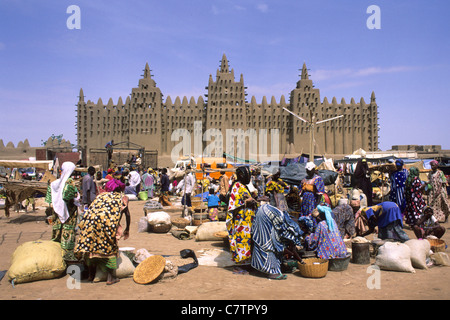 Mali, Djenné, la grande mosquée et le marché Banque D'Images