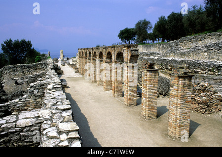 La Lombardie, lac de Garda, Sirmione. Grottes de Catulle Banque D'Images