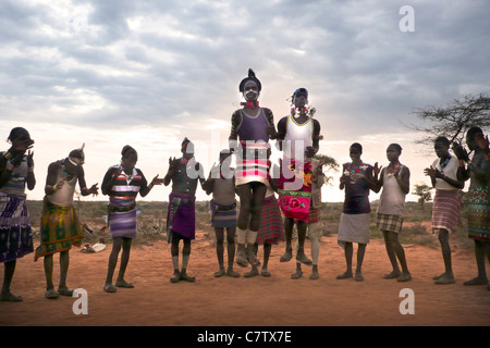 L'Afrique, l'Éthiopie. Harmer people dancing Banque D'Images