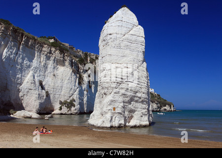 Italie, Pouilles, Vieste Pizzomunno, la plage Banque D'Images