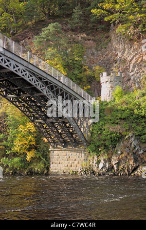 Craigellachie Bridge vu du sud-est sur la rive sud Banque D'Images