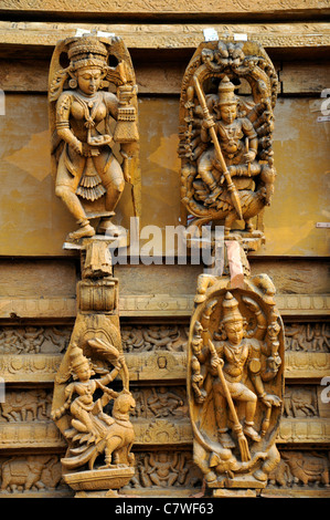 Char voiture Temple ratha figure en bois détail sculpture Perur Patteeswara karamadai Swamy temple Coimbatore Tamil Nadu Inde Banque D'Images