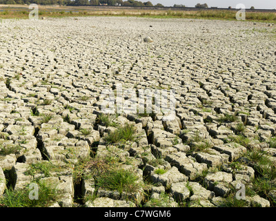 Barrage Chasewater avec de l'eau très bas Banque D'Images