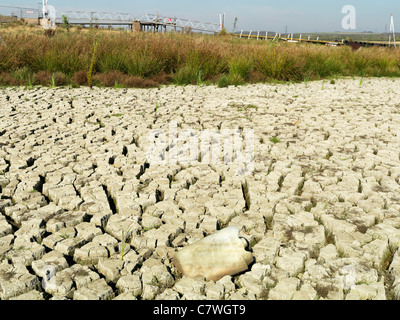 Barrage Chasewater avec de l'eau très bas Banque D'Images