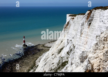 Les falaises de craie de Beachy Head et le phare , près de Eastbourne, East Sussex, Angleterre Banque D'Images