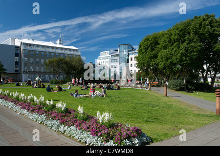 Austurvollur (champ de l'est ) et la statue de Jon Sigurdsson dans le centre de Reykjavik, la capitale de l'Islande. Banque D'Images