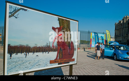 Paris, France, Nissan Leaf, voiture électrique, EV, Exposition près du château français à Saint Germain-en-Laye, exposition de photographie Banque D'Images