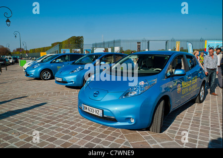 Paris, France, Nissan Leaf, voitures électriques exposées à Saint Germain-en-Laye Front, scène de rue, Banque D'Images