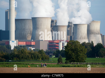 Avis de Niederaußem thermique au charbon à Bergheim district de Rhénanie du Nord-Westphalie en Allemagne Banque D'Images