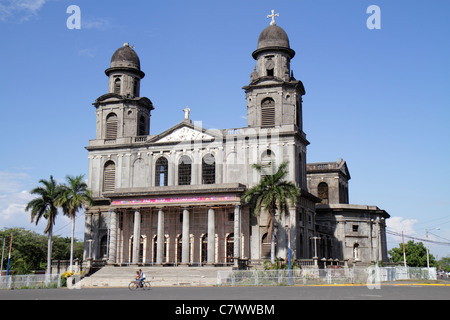 Managua Nicaragua,Santiago de Managua Cathédrale catholique,église,religion,ruine,tremblement de terre,tour,dôme,croix,façade,clôture,plaza,vélo,vélo, Banque D'Images