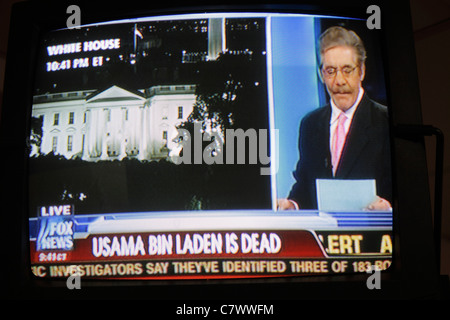 Managua Nicaragua,Amérique centrale,Hôtel Villa Angelo,TV,télévision,set,écran,Fox News,Breaking New,alerte,médias,Geraldo River watera,anchorman,Oussama b Banque D'Images