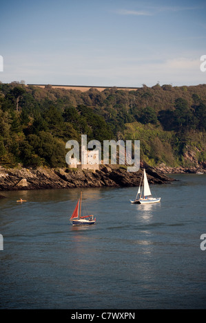 Vue du château de Dartmouth montrant Kingwear château appartenant à la fiducie historique, rivière Dart, Kingswear, Banque D'Images