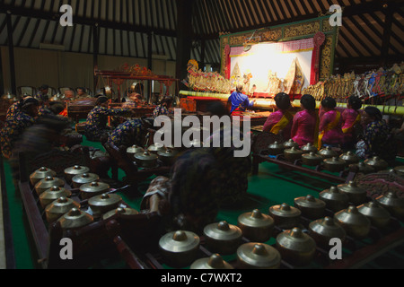 Wayang kulit (marionnette) cuir performance, Yogyakarta, Java, Indonésie Banque D'Images