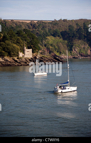 Vue du château de Dartmouth montrant Kingwear château appartenant à la fiducie historique, rivière Dart, Kingswear, Banque D'Images