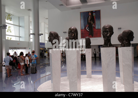 Managua Nicaragua,Augusto C. Sandino Aeropuerto Internacional,aéroport international,MGA,terminal,art public,sculpture,la Nicoya,artis,piédestal,tête,ni Banque D'Images