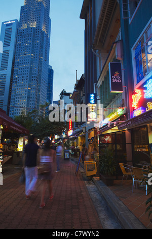 Restaurants et bars le long Boat Quay, Singapour Banque D'Images