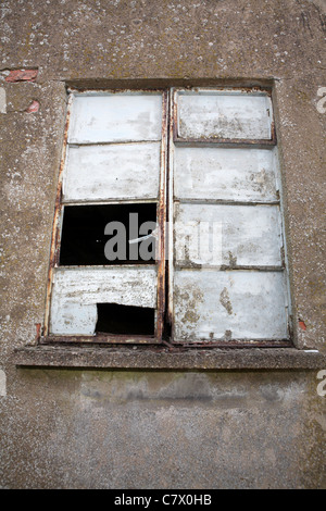Châssis de fenêtre en métal rotting Banque D'Images