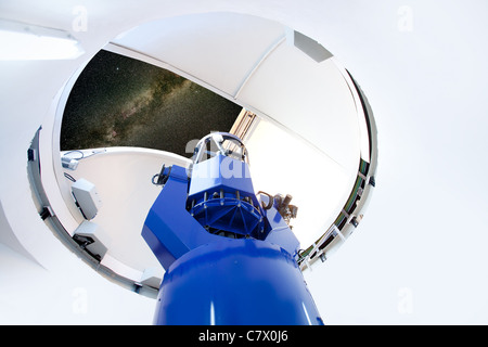 Télescope de l'observatoire astronomique du ciel nocturne à l'intérieur Banque D'Images