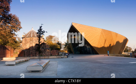 Firstsite, le nouveau centre des arts dans la région de Colchester. Firstsite est un art visuel contemporain basé à Colchester Banque D'Images