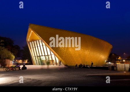 Firstsite, le nouveau centre des arts à Colchester.firstsite est un art visuel contemporain basé à Colchester Banque D'Images