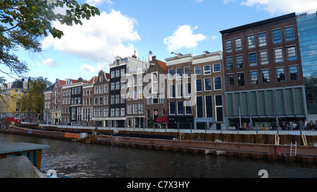 Les gens faisant la queue pour entrer dans le musée de la maison d'Anne Frank, Amsterdam, Pays-Bas Banque D'Images